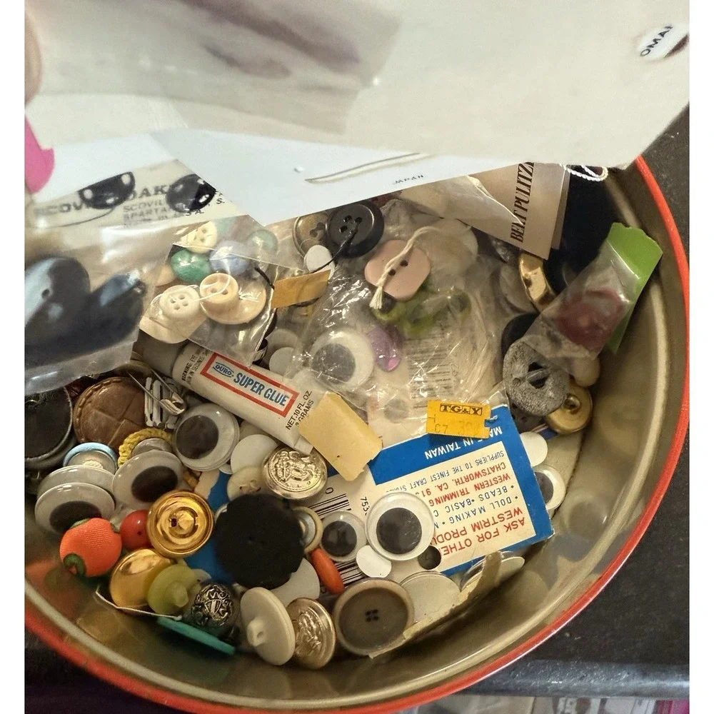 Vintage Sewing Basket Filled w/ Notions Buttons Thread – Holly Hobbie Style